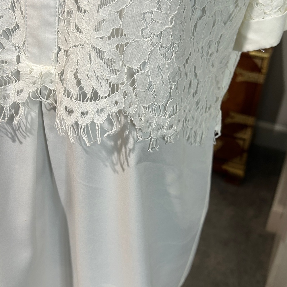 Elegant White Lace Women's Top - Picture 3 of 5